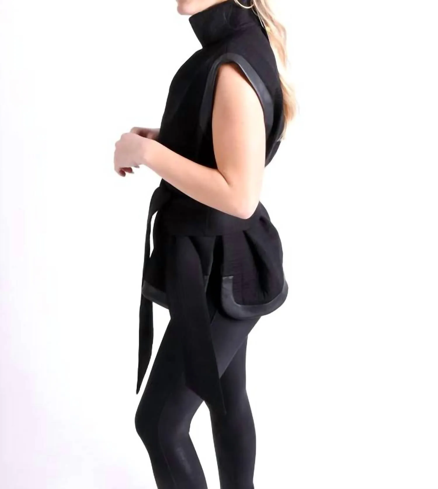 Aspen Vest In Jet Black