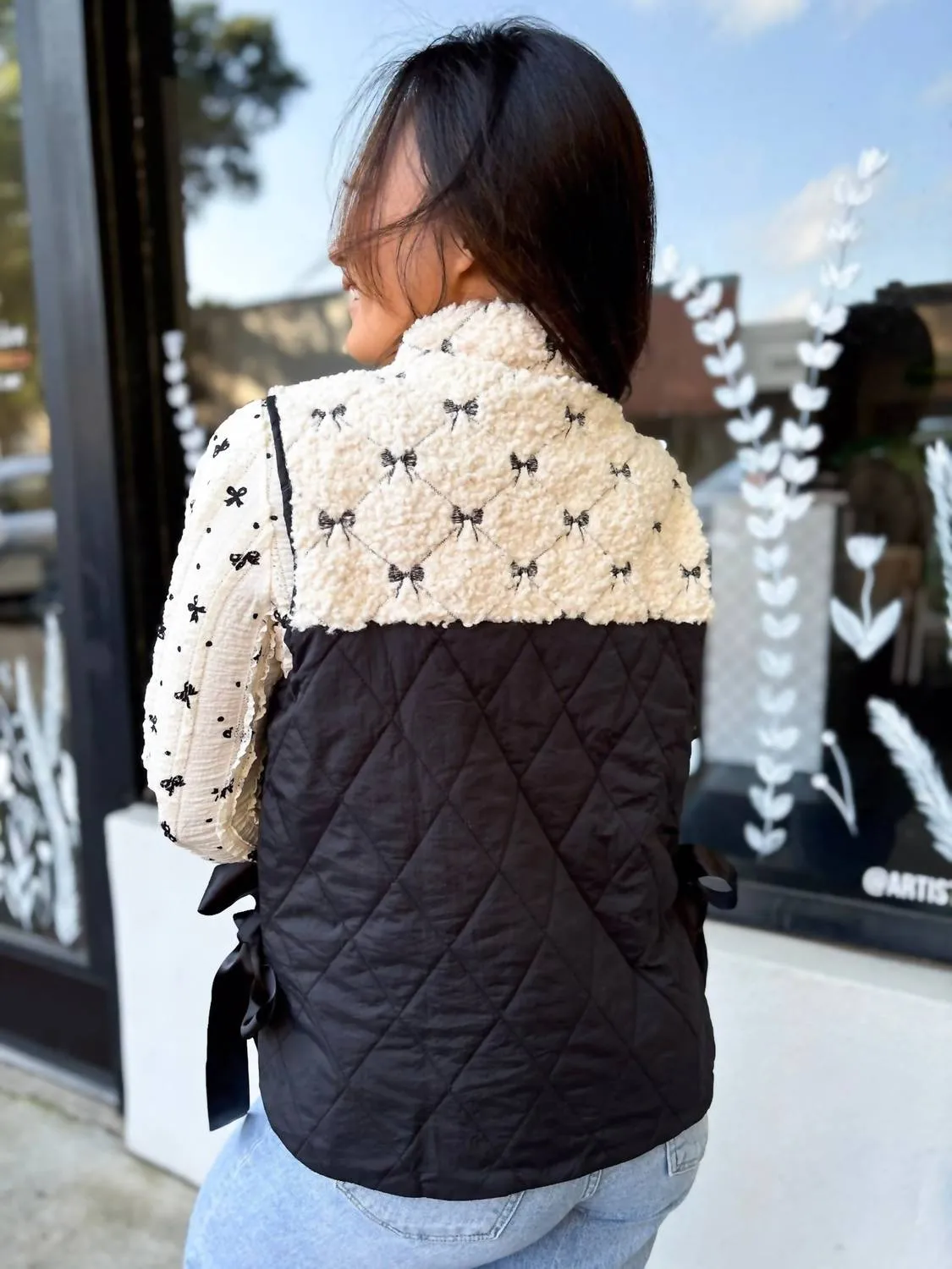 Bow Fleece Quilted Vest In Black/ivory