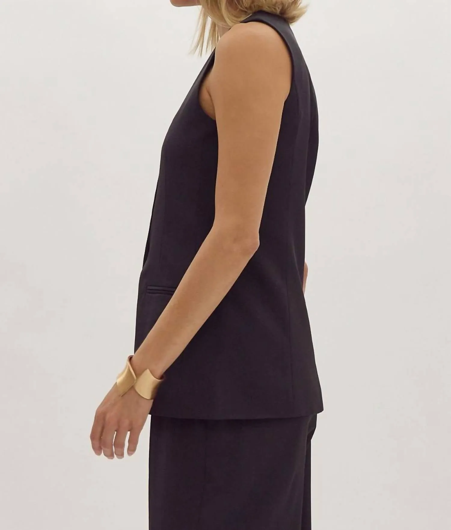 Button Up V-Neck Vest In Black