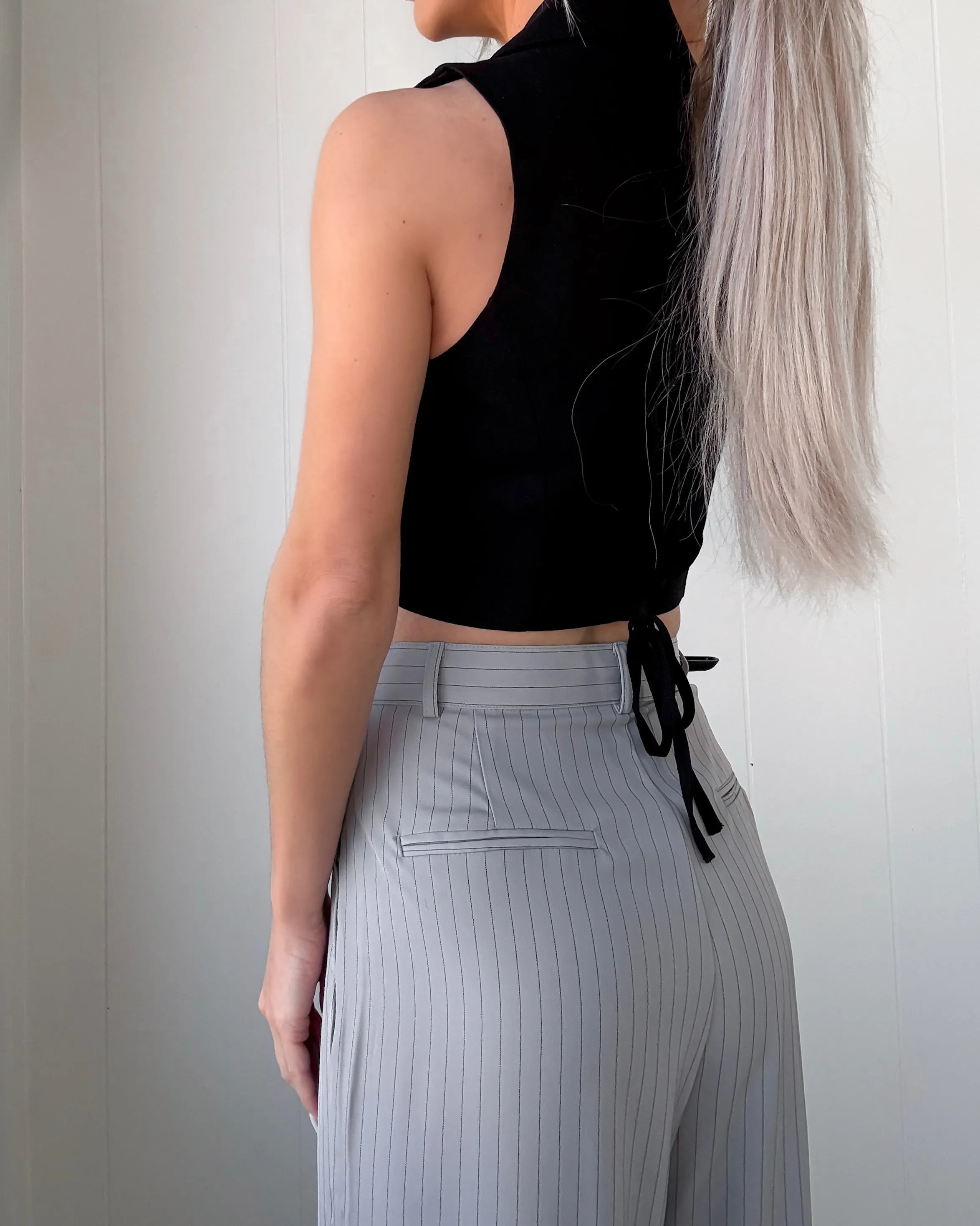 City Sleek Cropped Vest - Black