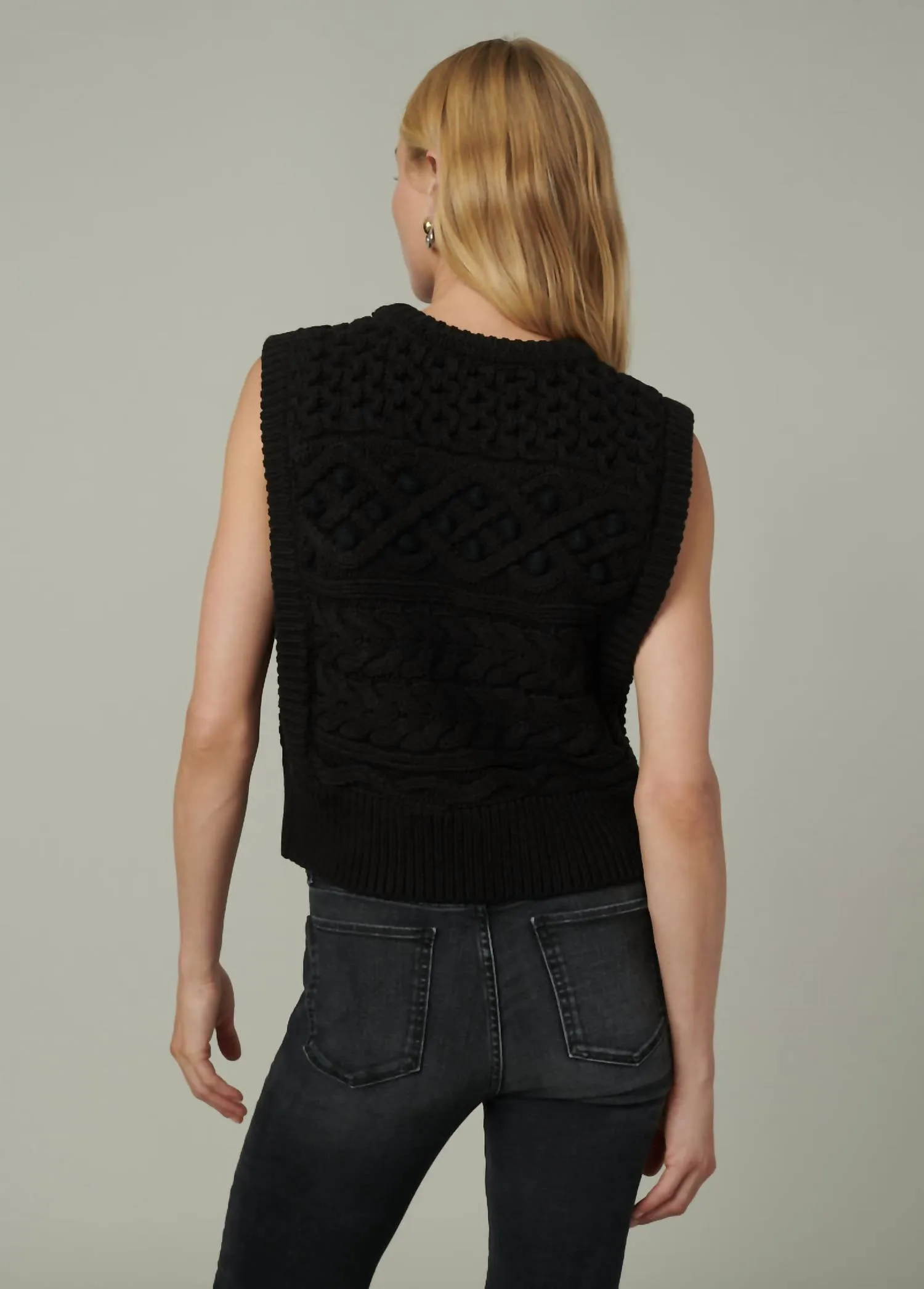 Clara Sweater Vest In Black