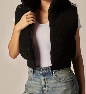Cool- Cropped Sherpa Vest In Black