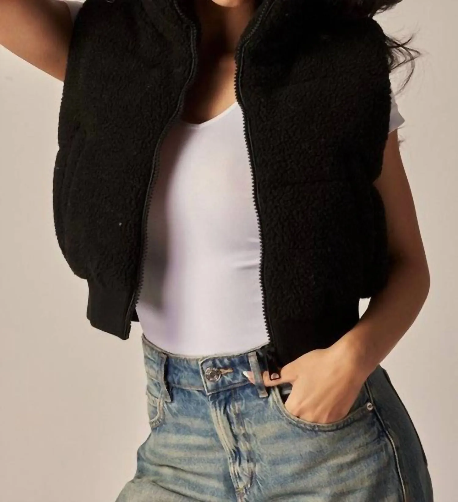 Cool- Cropped Sherpa Vest In Black