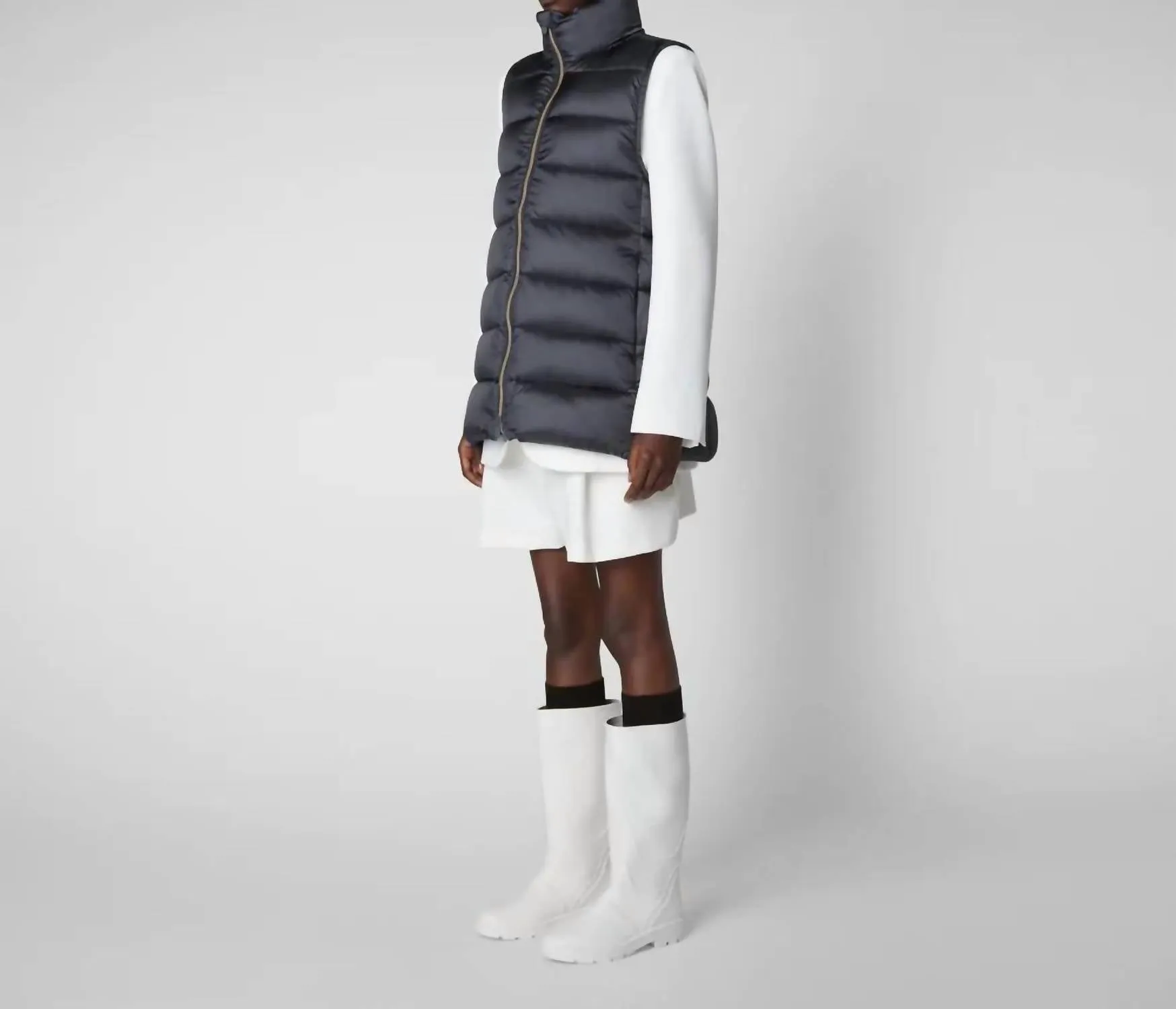 Coral Puffer Vest In Ebony Grey