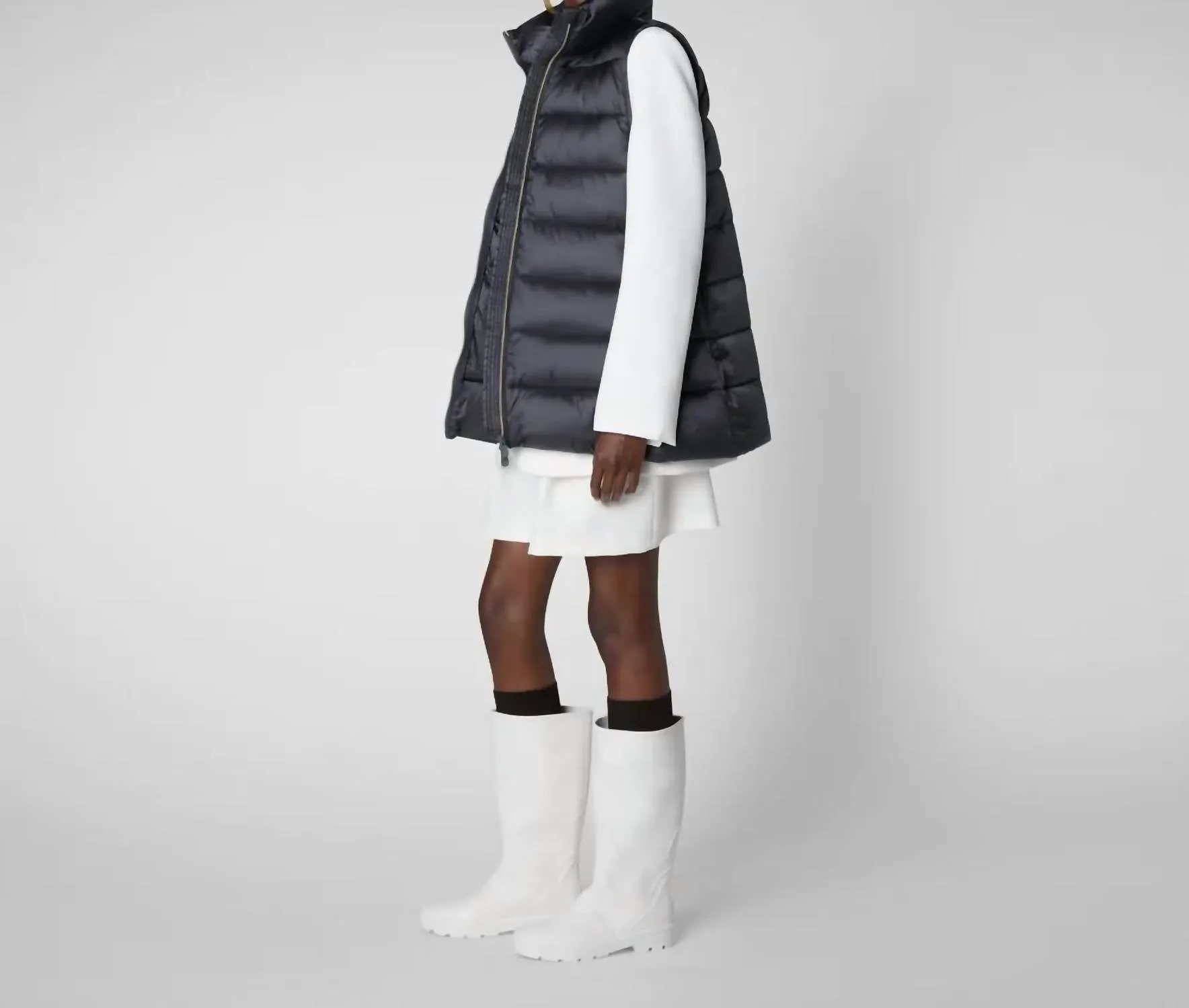 Coral Puffer Vest In Ebony Grey