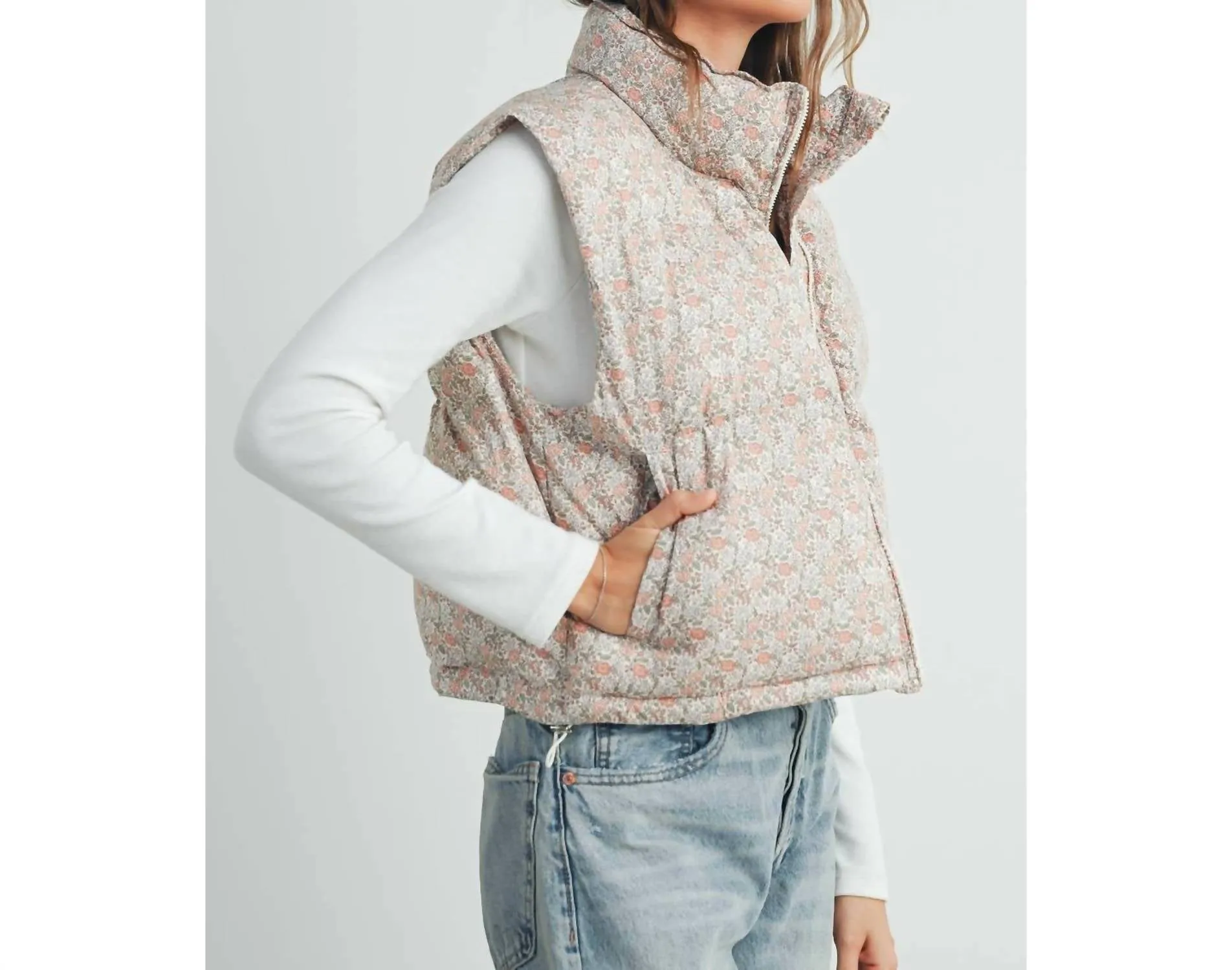Floral Cropped Puffer Vest In Blush