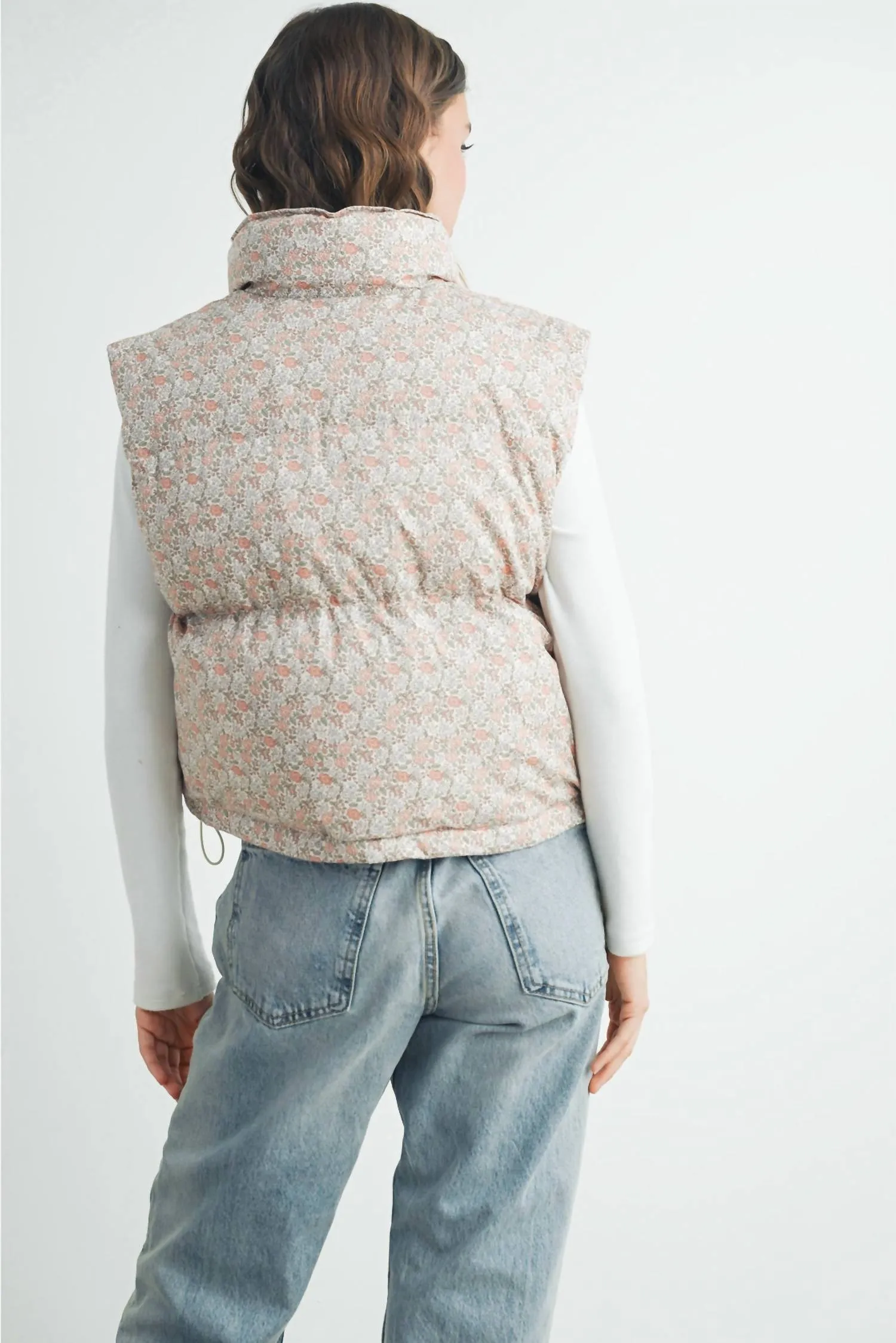 Floral Cropped Puffer Vest In Blush
