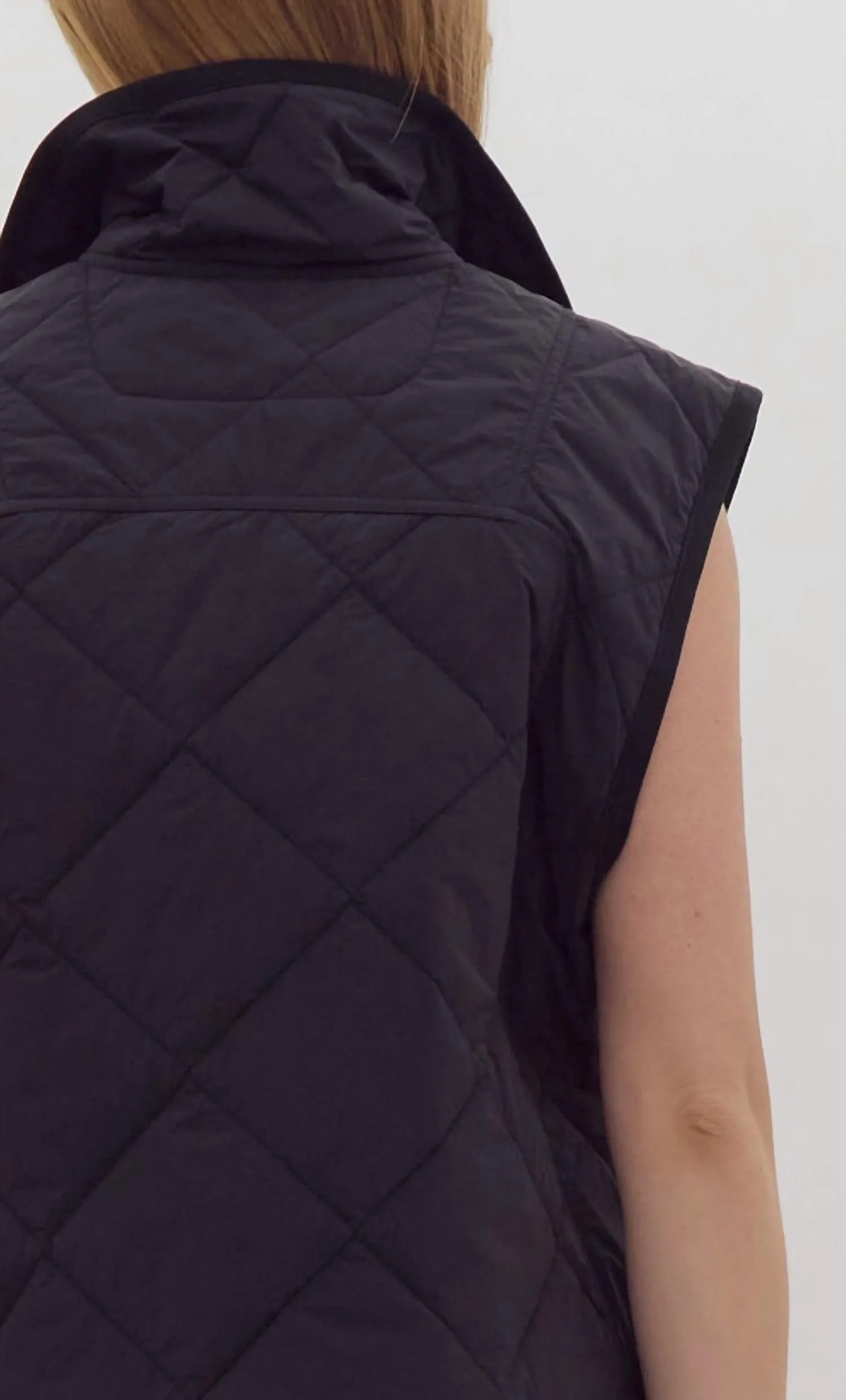 Jodi Scalloped Quilted Vest In Black
