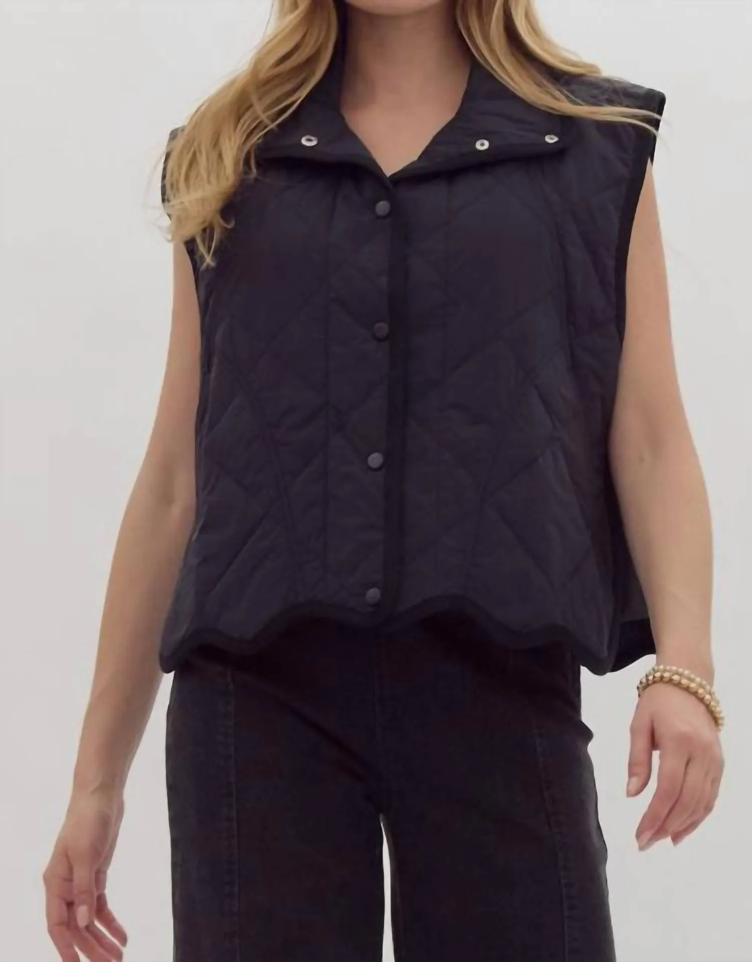 Jodi Scalloped Quilted Vest In Black