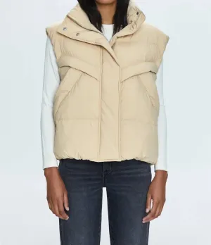 Joss Quilted Puffer Vest In Warm Sand