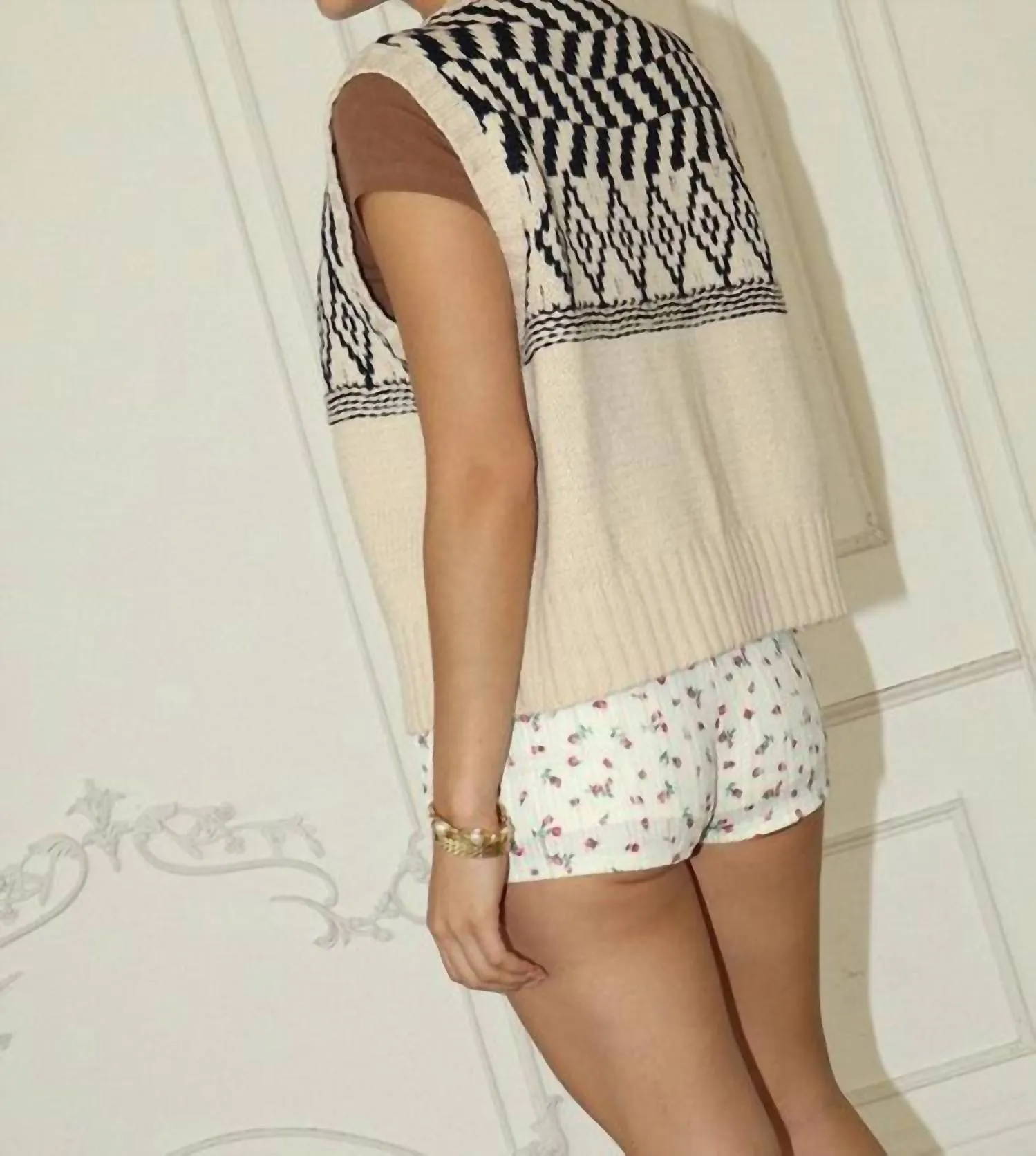 Patterned Knit Button Vest In Beige