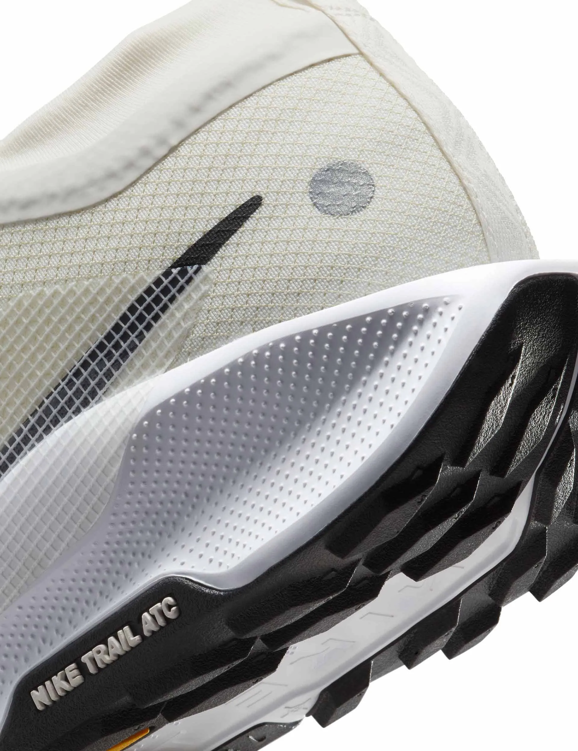 Pegasus Trail 5 Gore-Tex Shoes - Phantom/Black/White/University Gold