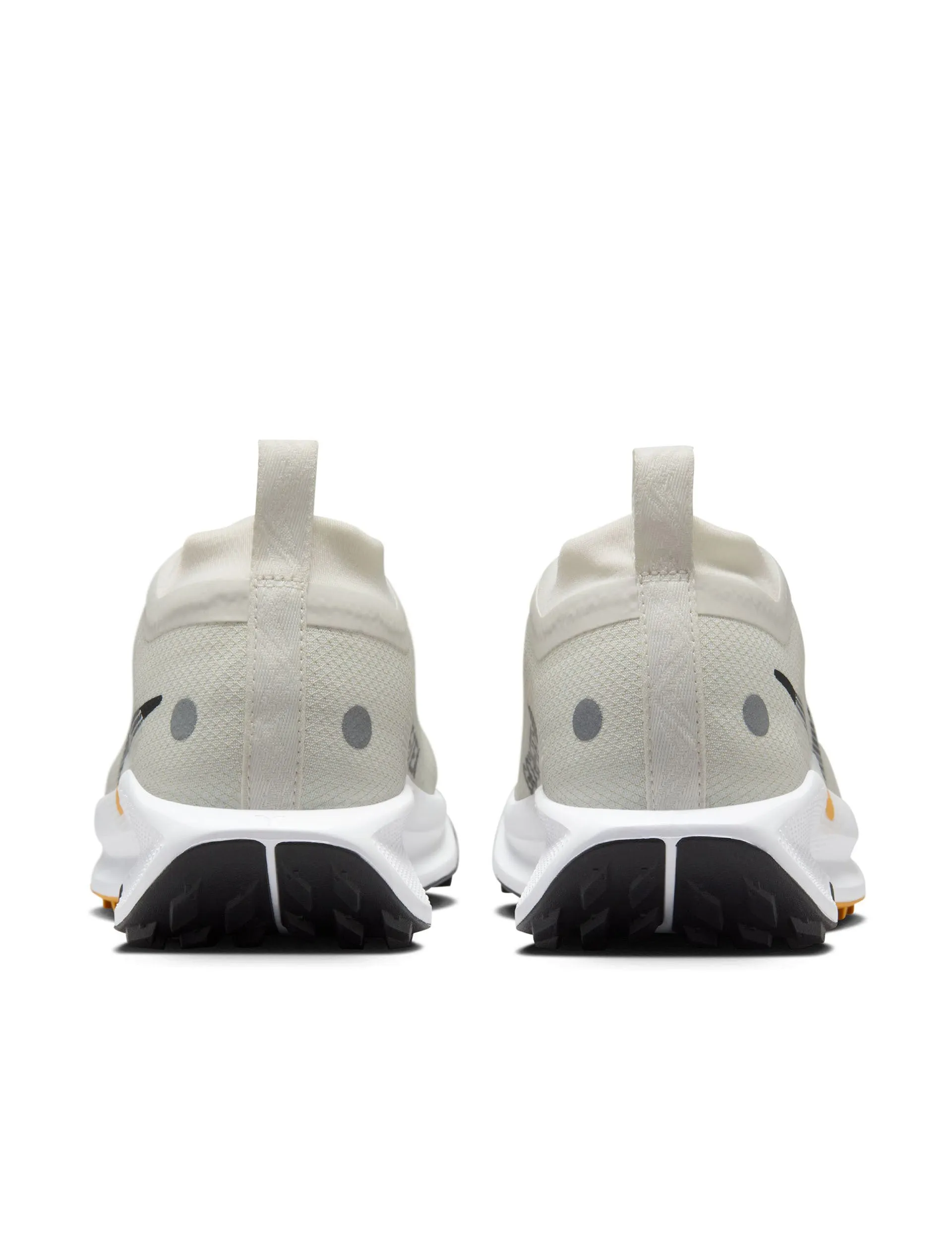 Pegasus Trail 5 Gore-Tex Shoes - Phantom/Black/White/University Gold