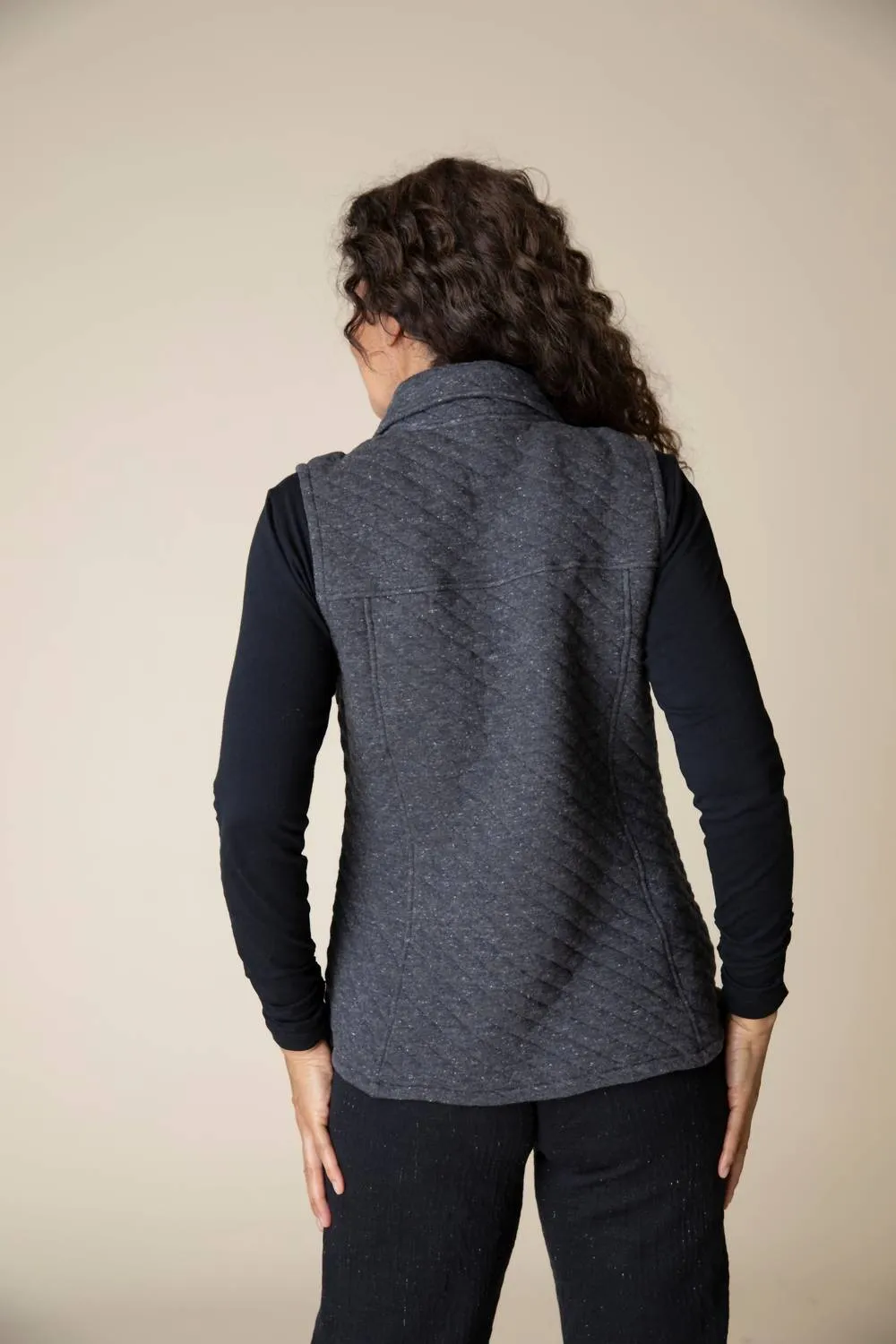 Quilted Knit Vest In Grey