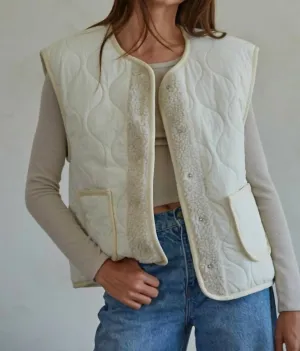 Quinn Quilted Fleece Vest In Cream