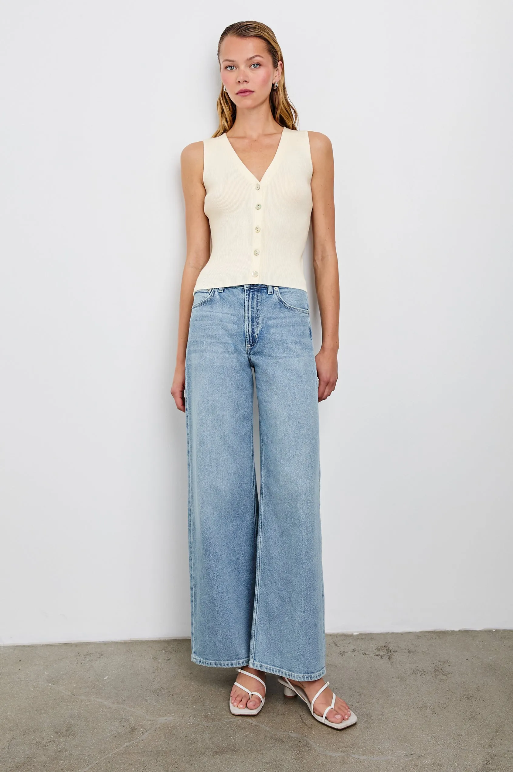 Rosa Vest in Ivory