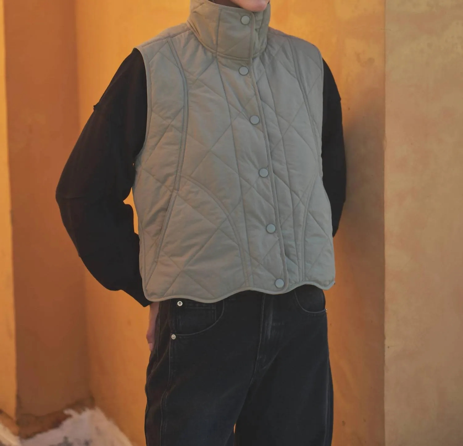 Wave Hem Quilted Vest In Olive