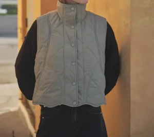 Wave Hem Quilted Vest In Olive