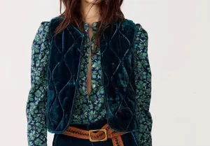 Waves Quilted Vest In Teal