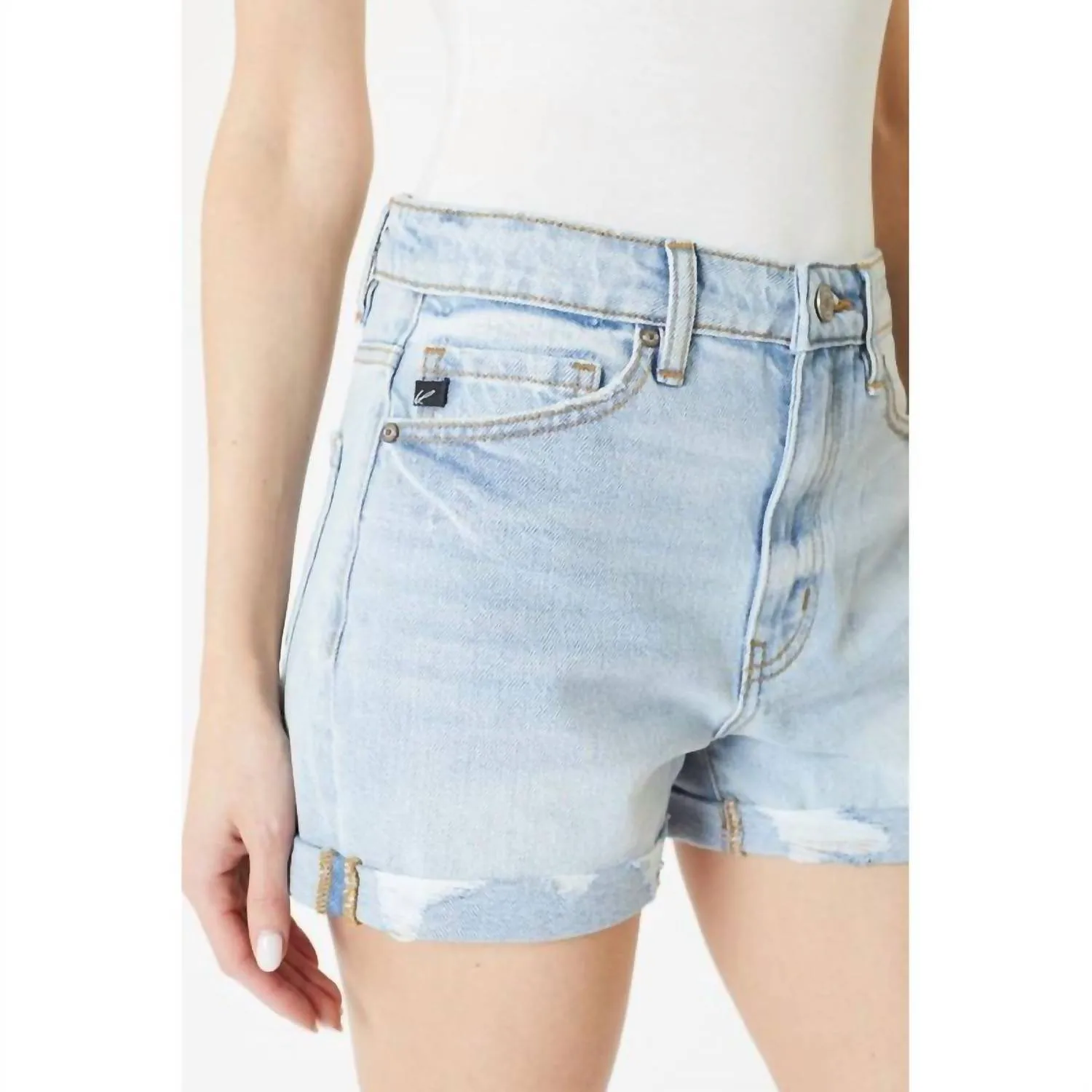 Women's Cuffed Hem Mom Short In Light Wash